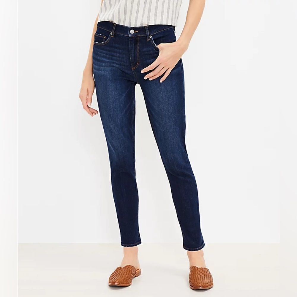 Loft Mid rise modern Skinny Crop Jeans Size 28 / 6 medium blue